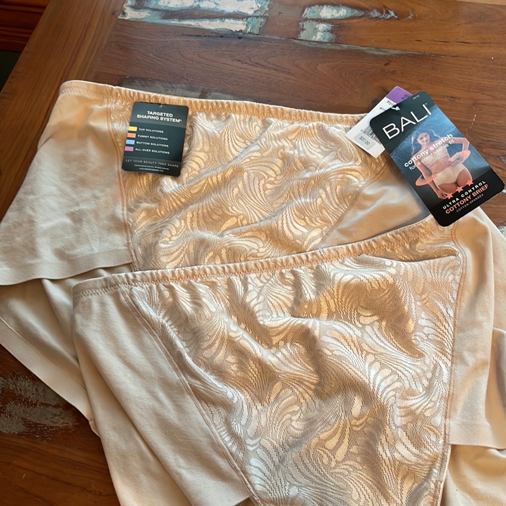 NWT Bali control cotton briefs set of 2 beige.
